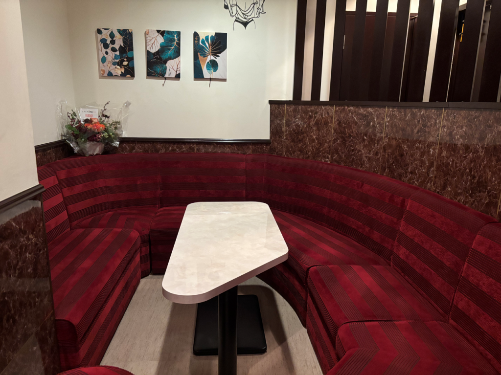 低料金、飲み放題歌い放題、スポーツウーマンのママがいる宮崎市繁華街ニシタチのスナックAUG.楽しい語りの場